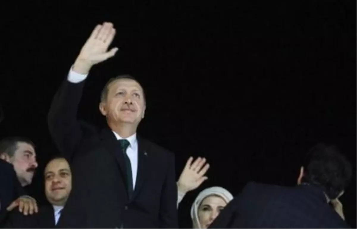 Başbakan Erdoğan, Atatürk Havalimanında Halka Seslendi