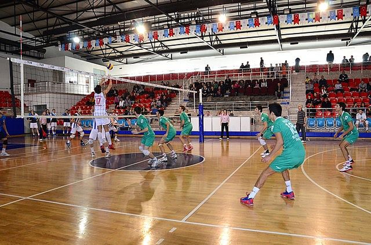 Düzce\'de Basketbol ve Voleybolda Galibiyet