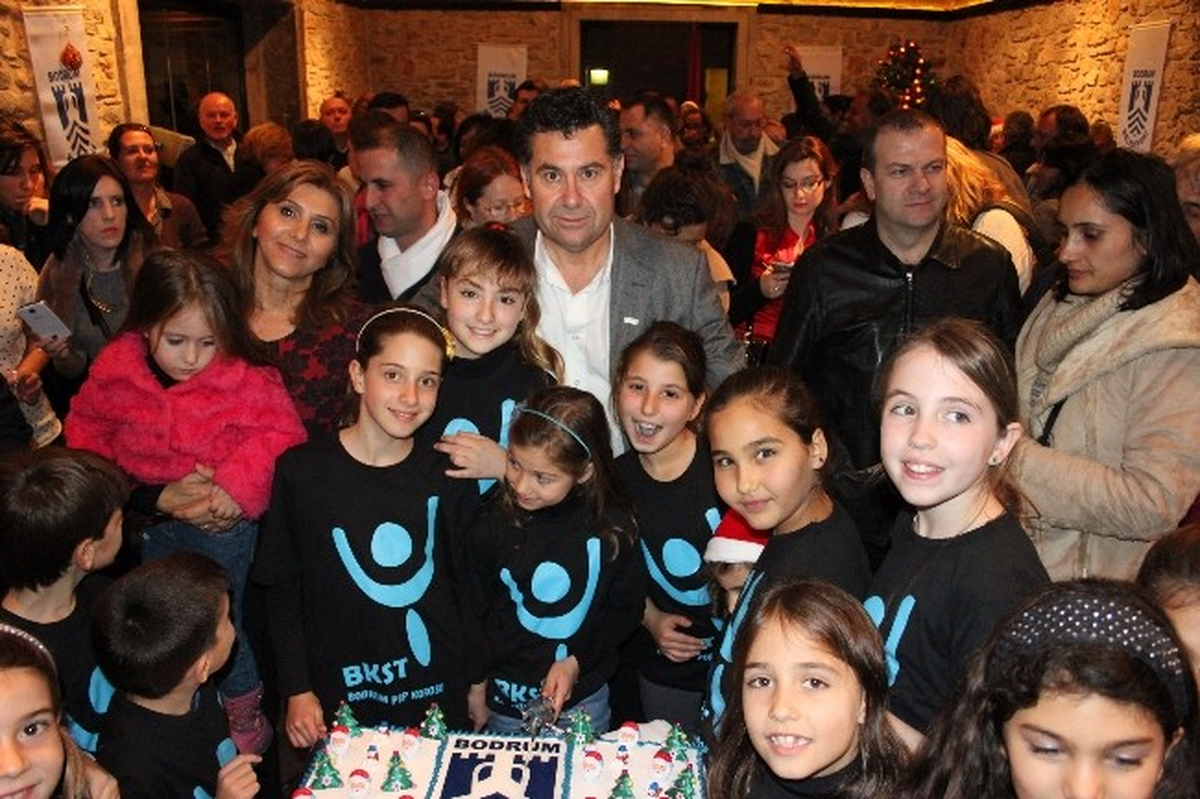 Bodrum Belediyesi\'nden Geleneksel Noel ve Yeniyıl Partisi