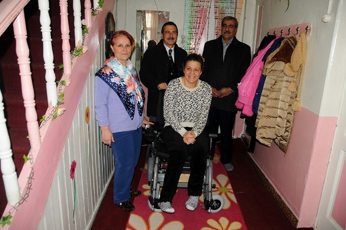 Engellilere Akülü Araç Dağıtımı Sürüyor