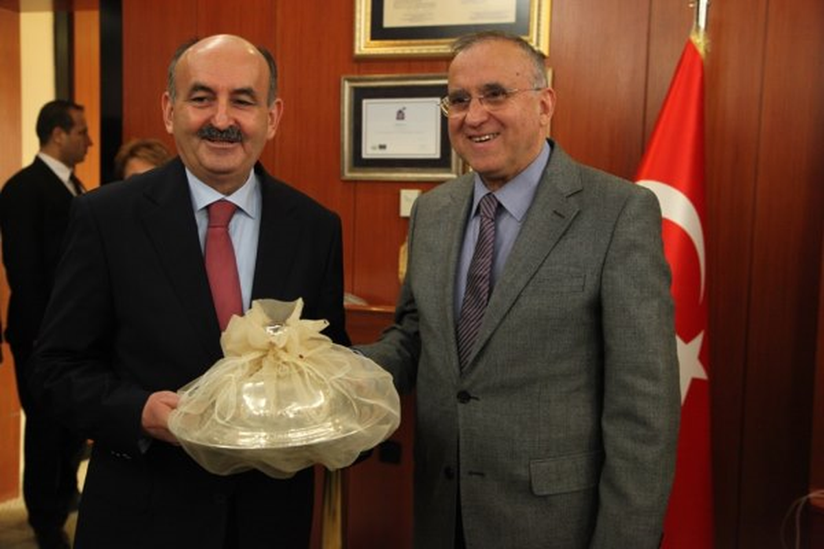Gaziantep\'e 10 Yıl Sağlıklı Bir Şekilde Hizmet Veren Başkanı Kutluyorum