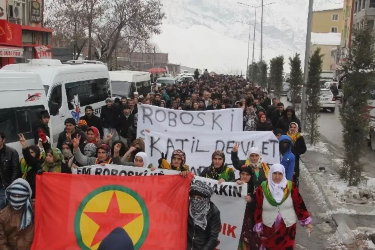 Hakkari\'de Roboski İçin Yürüyüş Yapıldı