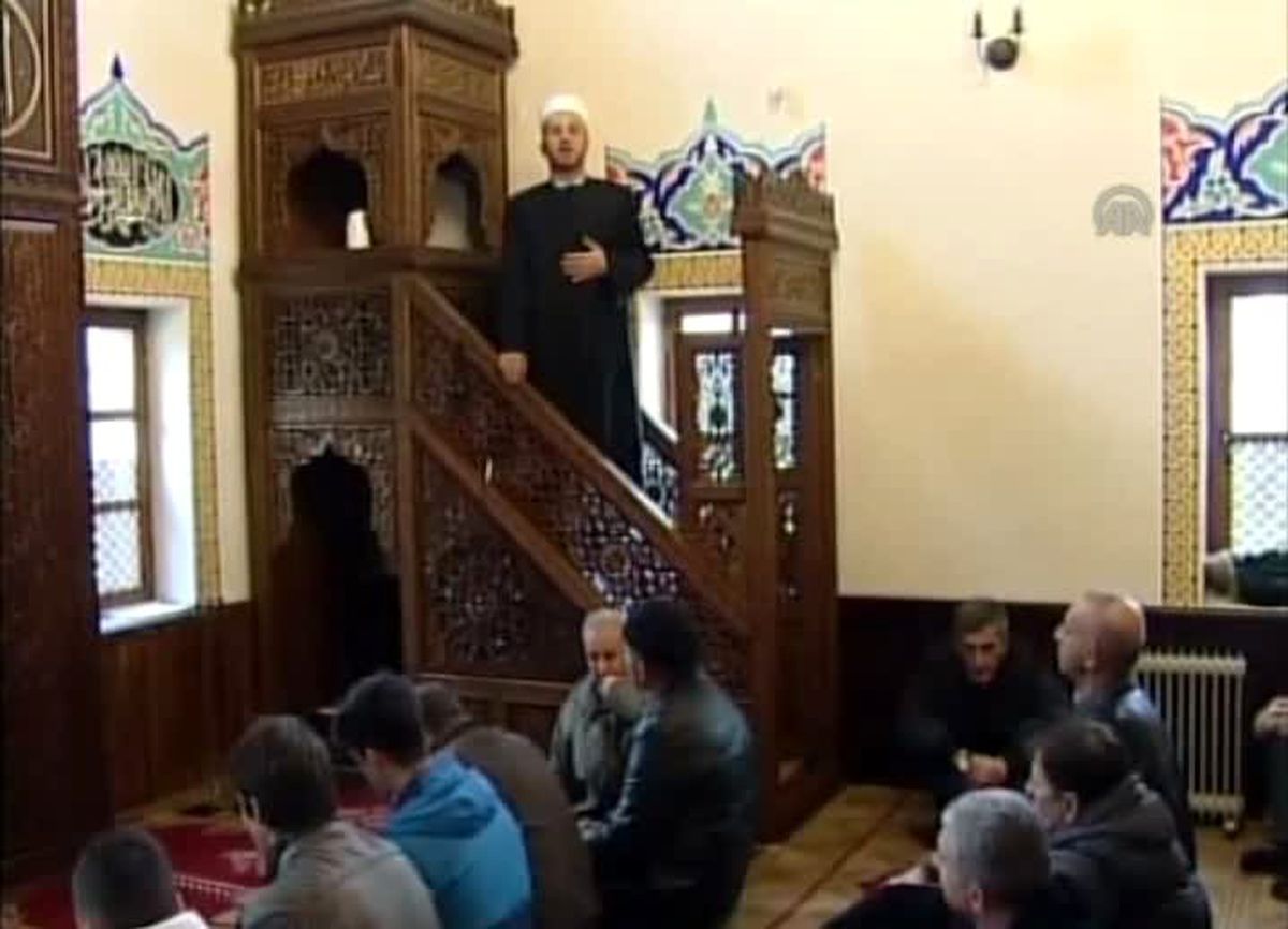 Karadağ\'daki Camilerde Başbakan Erdoğan İçin Dua Edildi