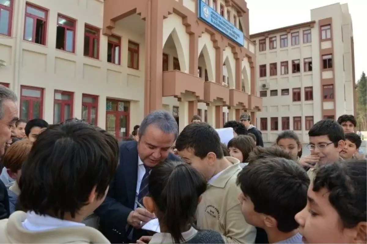 Konyaaltı Belediye Başkanı Öğrencilere Sürpriz Ziyaret