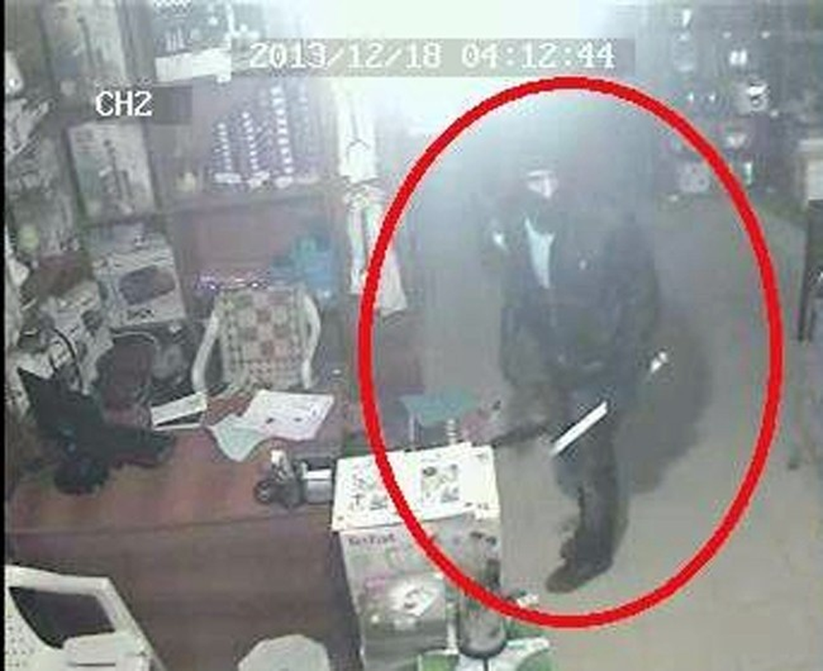 Mağazaya Giren Kar Maskeli, Levyeli Hırsızlar Kaçamadı