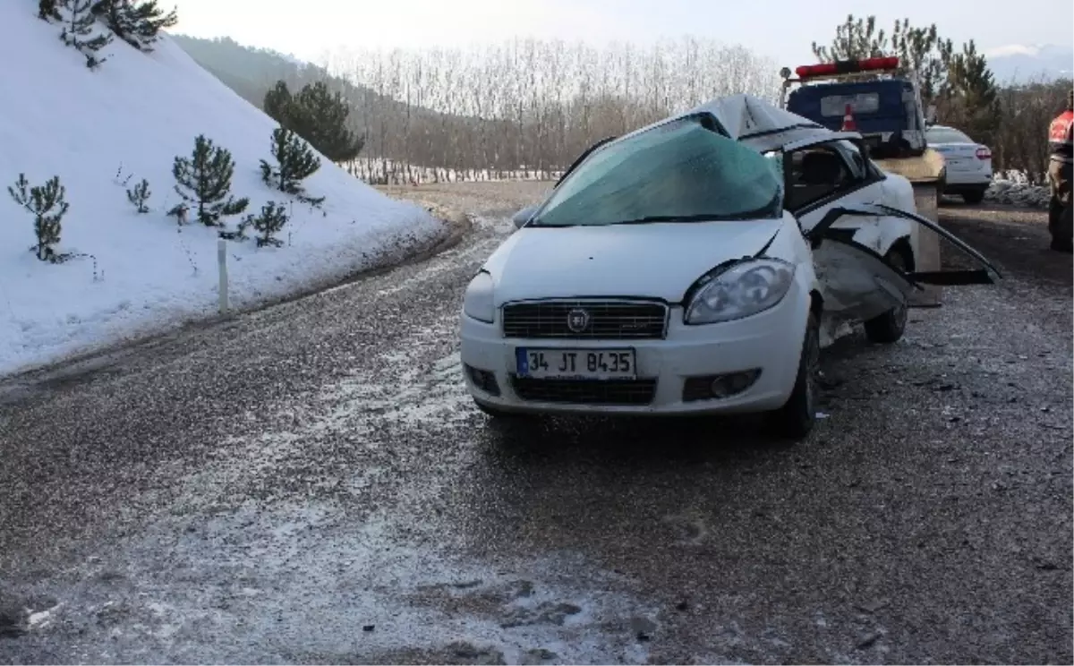 Otomobil ile Süt Kamyonu Çarpıştı: 1 Ölü, 1 Yaralı