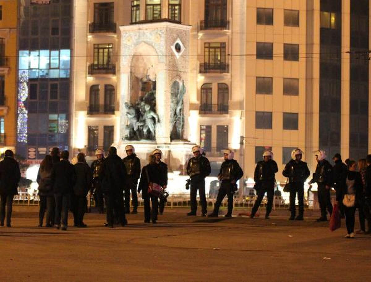Polis Taksim Meydanı Kapattı