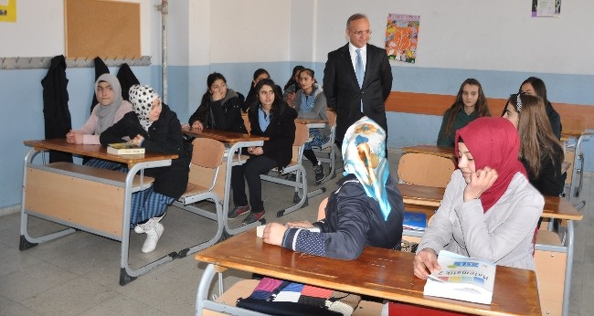 Vali Yurdakul\'dan Okul Ziyaretleri