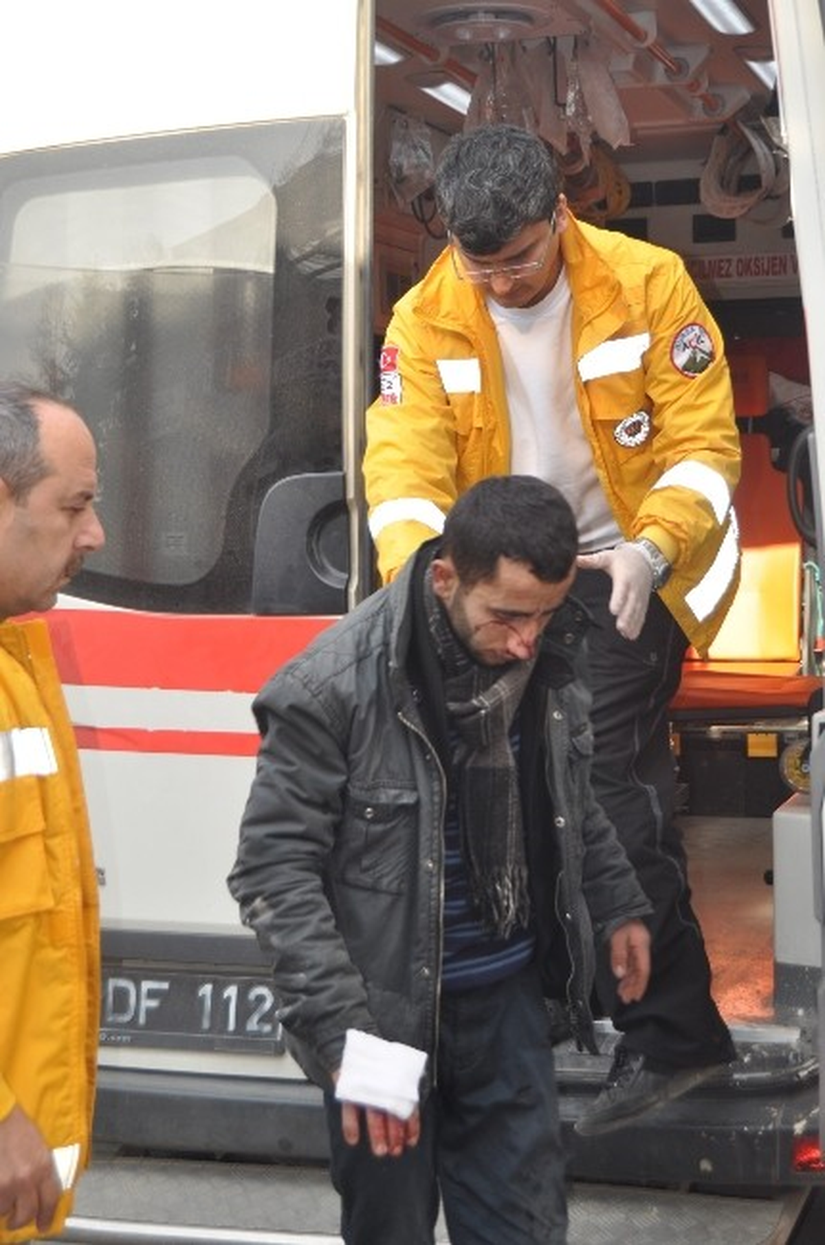 Araçlar Çarpıştı, Yoldan Geçen Yaya Yaralandı