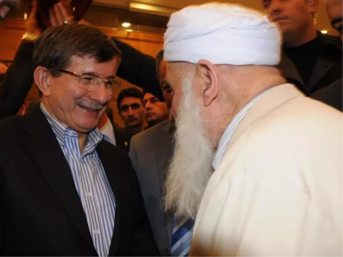 Bakan Davutoğlu Van\'da STK İle Yemekte Görüştü