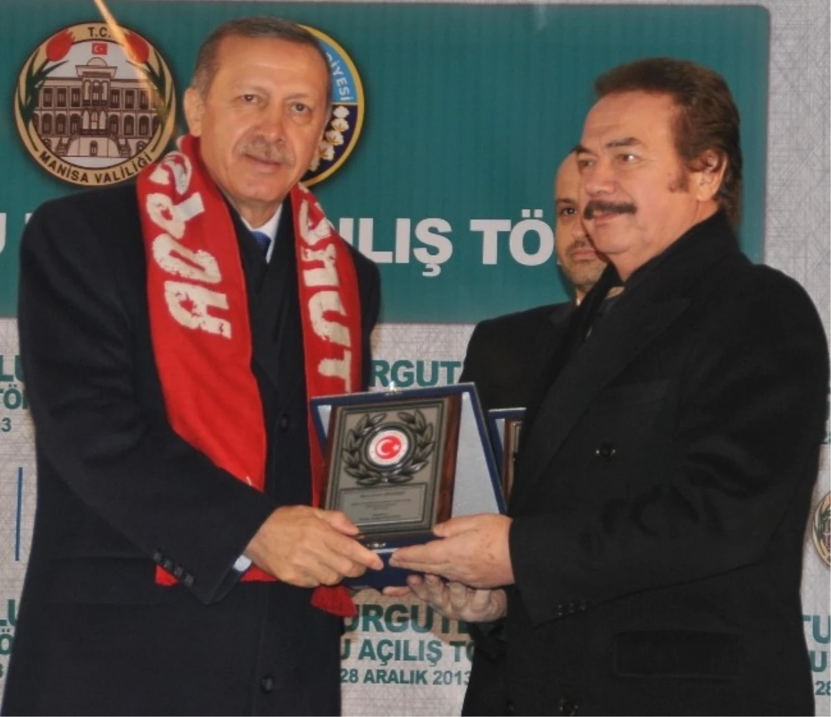 Başbakan Erdoğan\'ın Okul Açılışında Ünlüler Geçidi