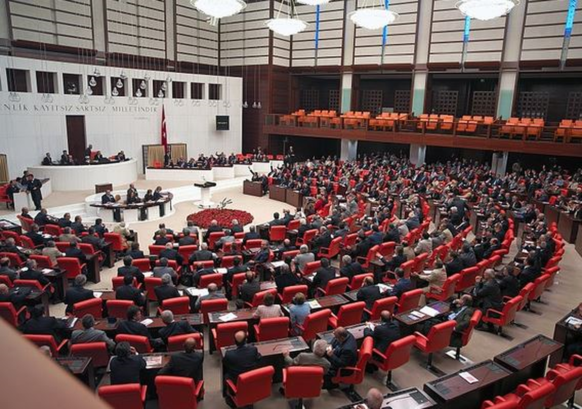 Bir Yılda Yaklaşık 23 Bin Soru, Bin Araştırma Önergesi Verdiler
