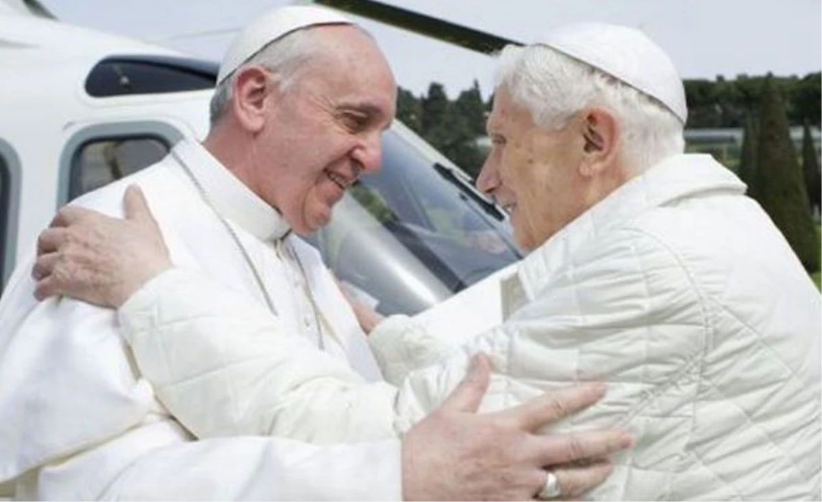 Emerit Papa ve Papa Francis Yemekte Buluştu