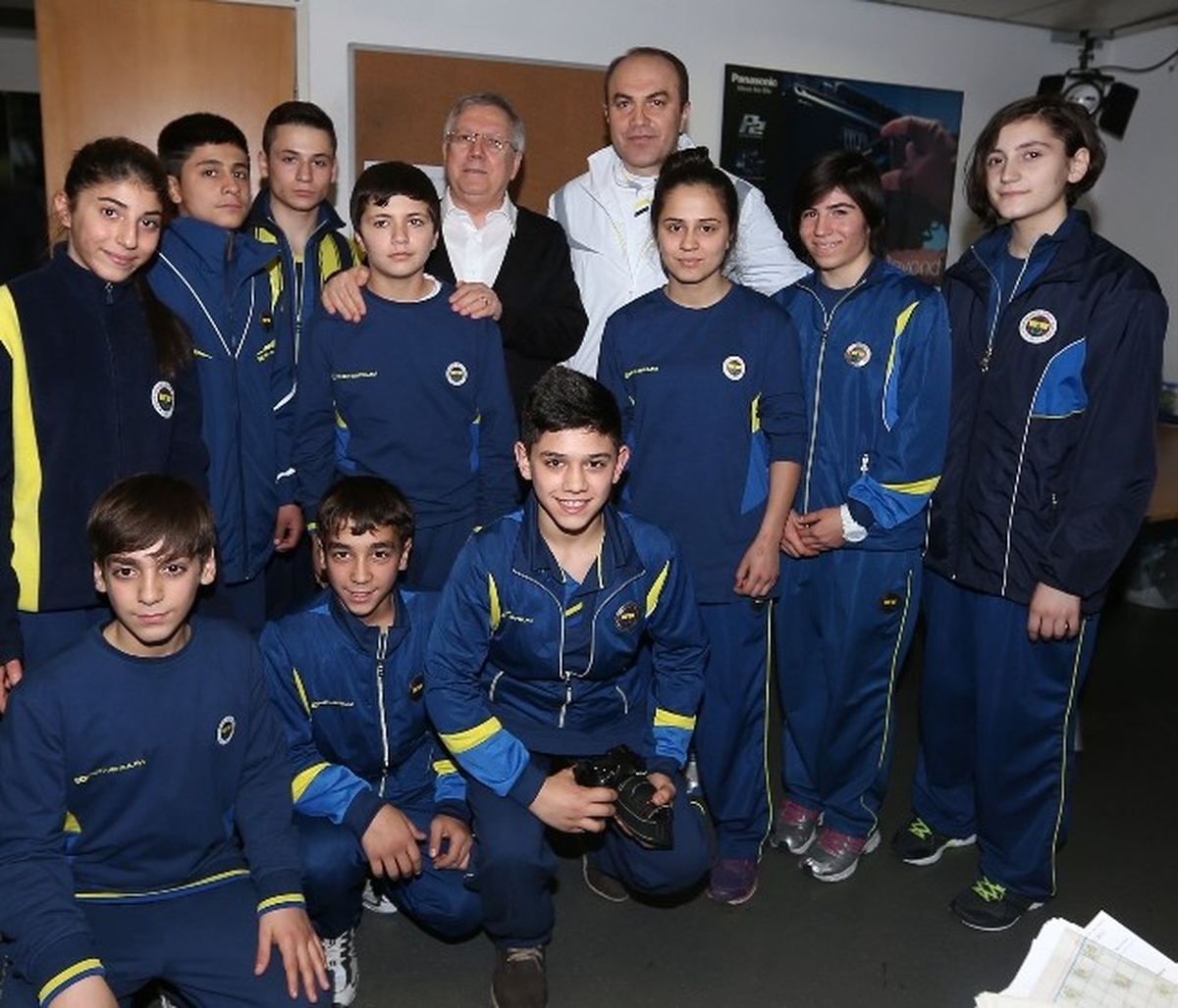 Fenerbahçeli Genç Boksörlerden Başkan Aziz Yıldırım\'a Ziyaret