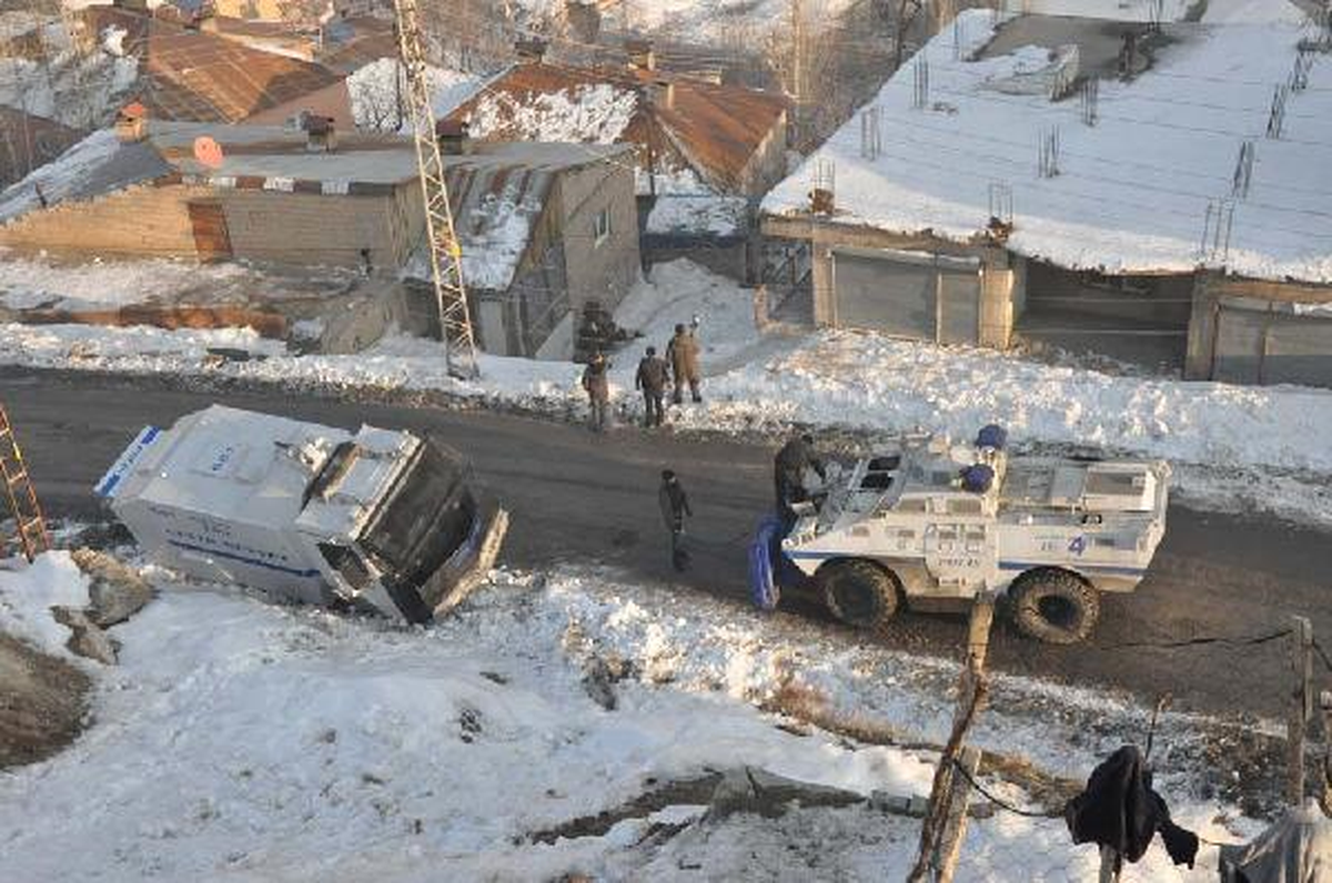 Hakkari ve İlçelerinde Kepenkler Açılmadı (2)