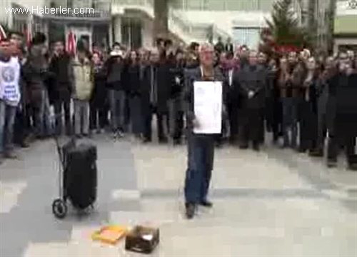 Halaylarla Hükümeti İstifaya Çağırdılar