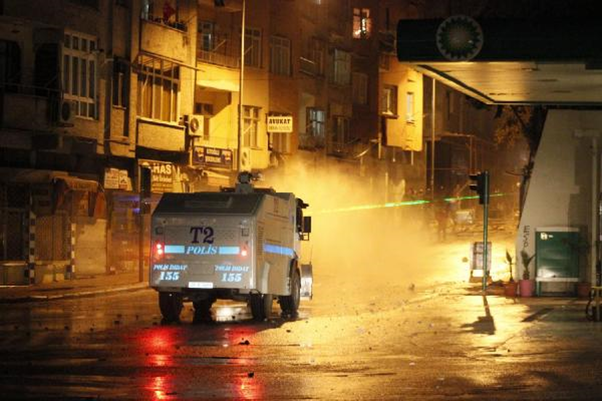 Hatay\'da Göstericilere Polis Müdahalesi
