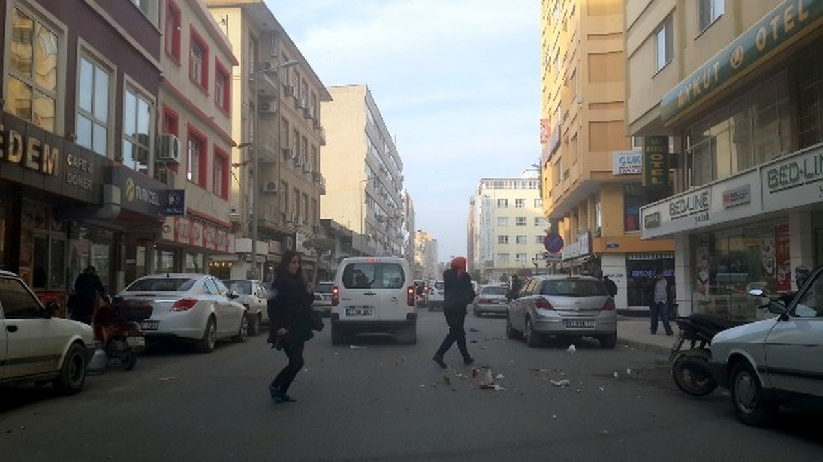 İskenderun\'da Fırtına Hayatı Olumsuz Etkiledi