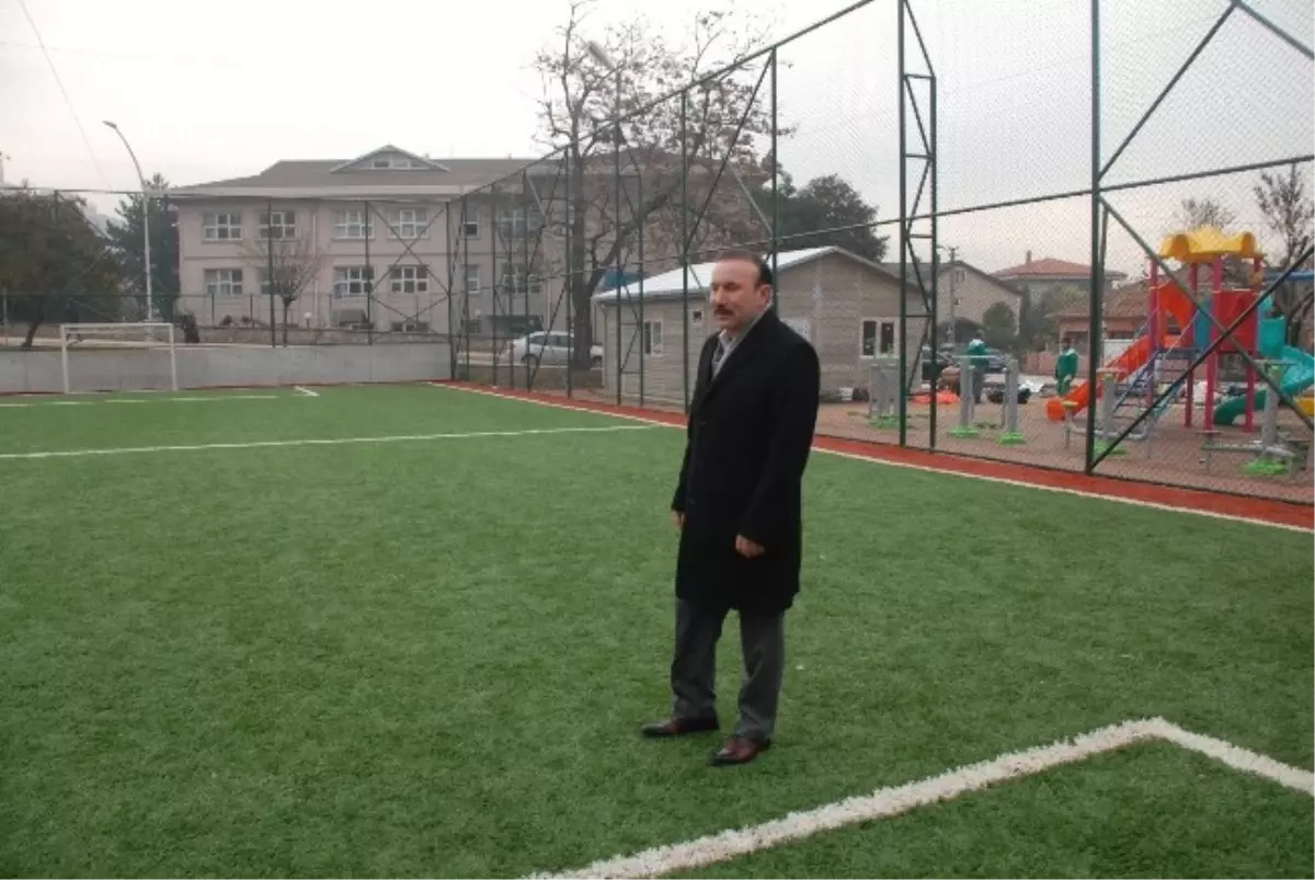 İzmit Belediyesi\'nden Gençlere Spor Tesisi