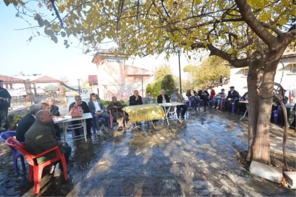 Kadir Kara, Gebeli Çınarı\'nın Altında Vatandaşlarla Buluştu