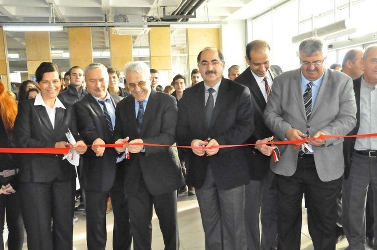 Ödüllü Resimler Namık Kemal Üniversitesi\'nde Sergileniyor