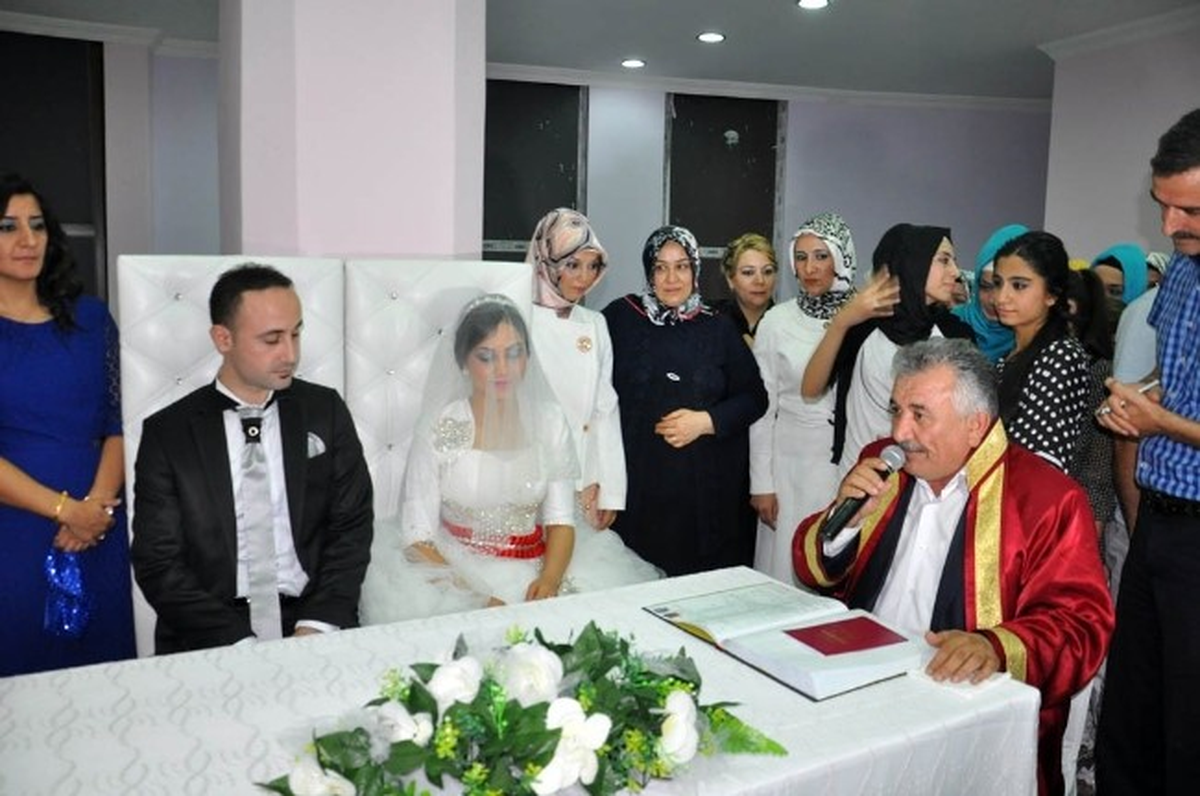 Siirt\'te Bir Yılda Bin 67 Resmi Nikah Kıyıldı