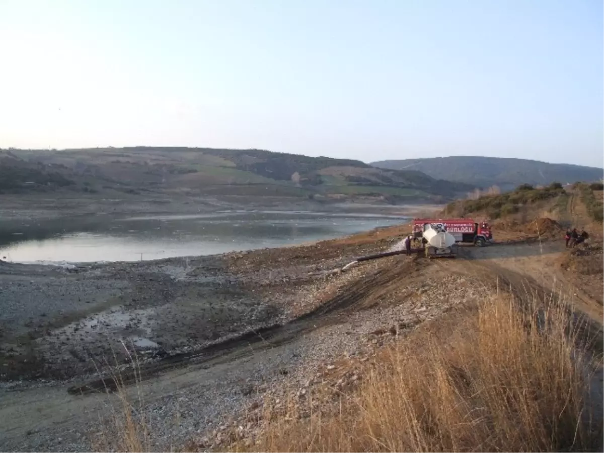 Su Seviyesi Düşen Gölete Şarköy Belediyesi\'nden Tankerli Su Desteği