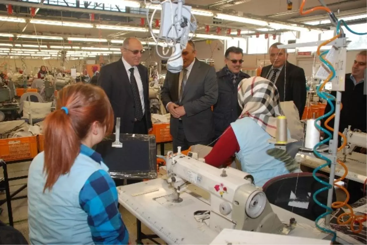 Tekstil Fabrikasını Gezip İşçilerle Yemek Yediler