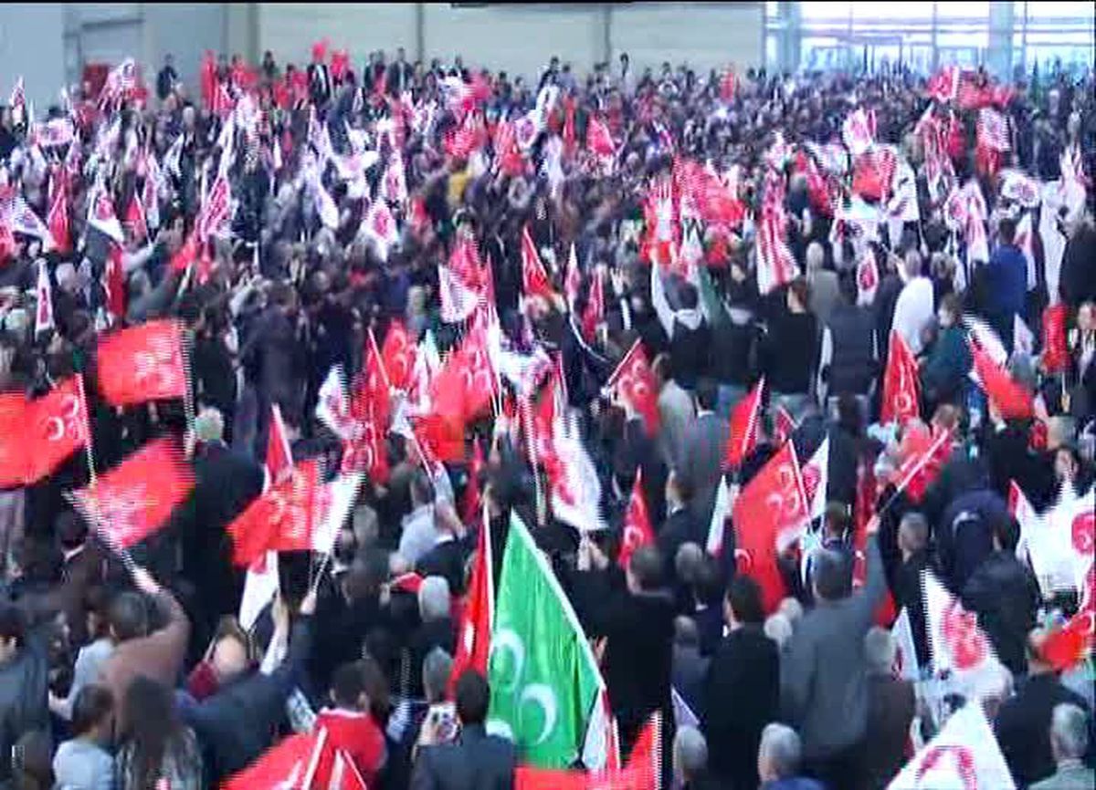 Bahçeli: "İzmir CHP ve AK Parti arasındaki itişmeye mecbur değildir" -