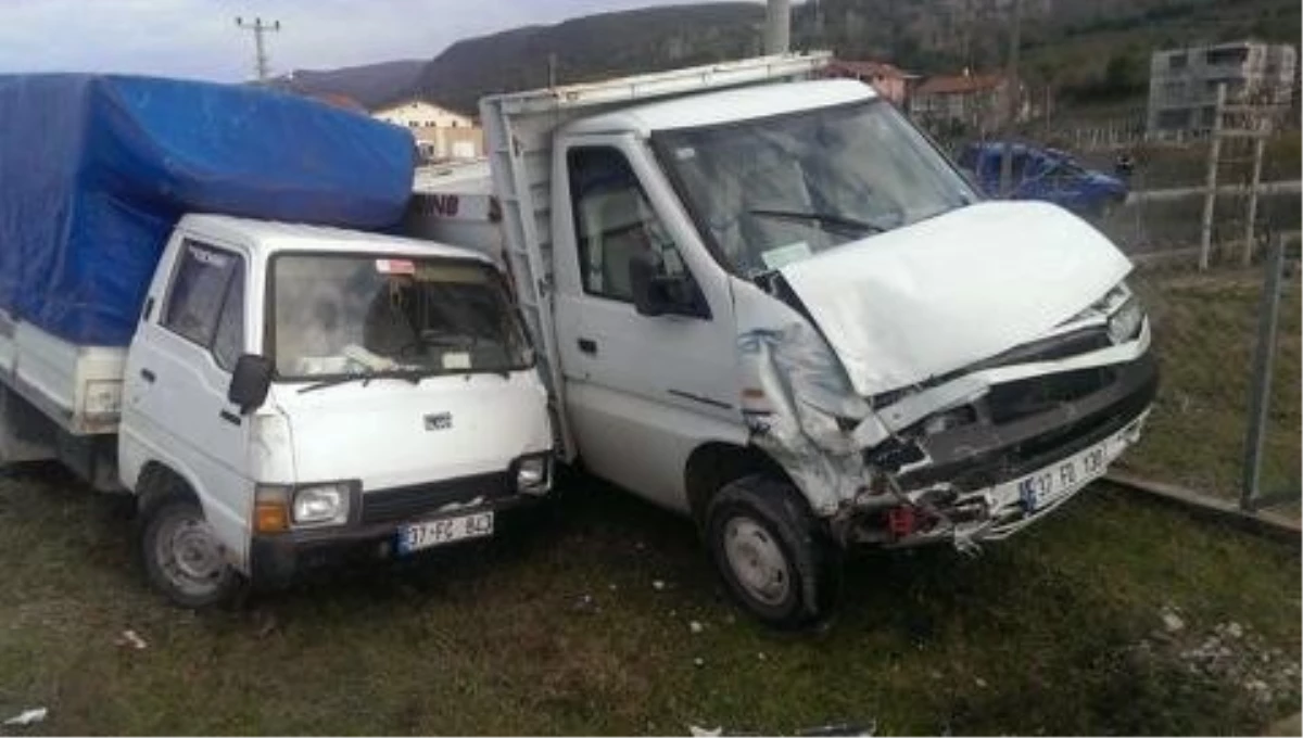 Cide\'de Trafik Kazası: 1 Ağır Yaralı