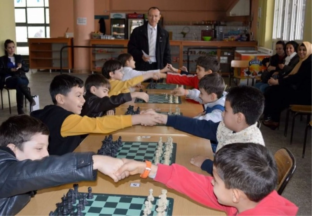 Edremit\'te Madalyasız Satranç Turnuvasına Tepki