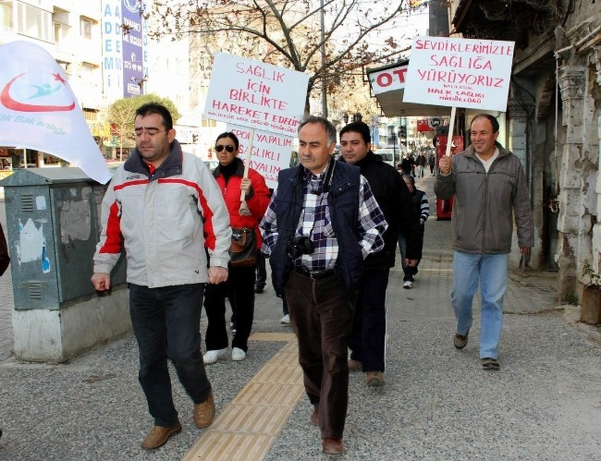 Edremit\'te \'Sevdiklerimizle Sağlığa Yürüyoruz\' Etkinliği