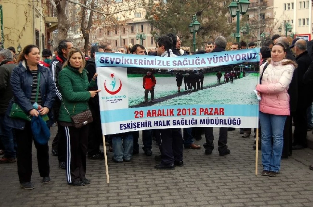 Eskişehir\'de "Sevdiklerimizle Sağlığa Yürüyoruz" Halk Yürüyüşü