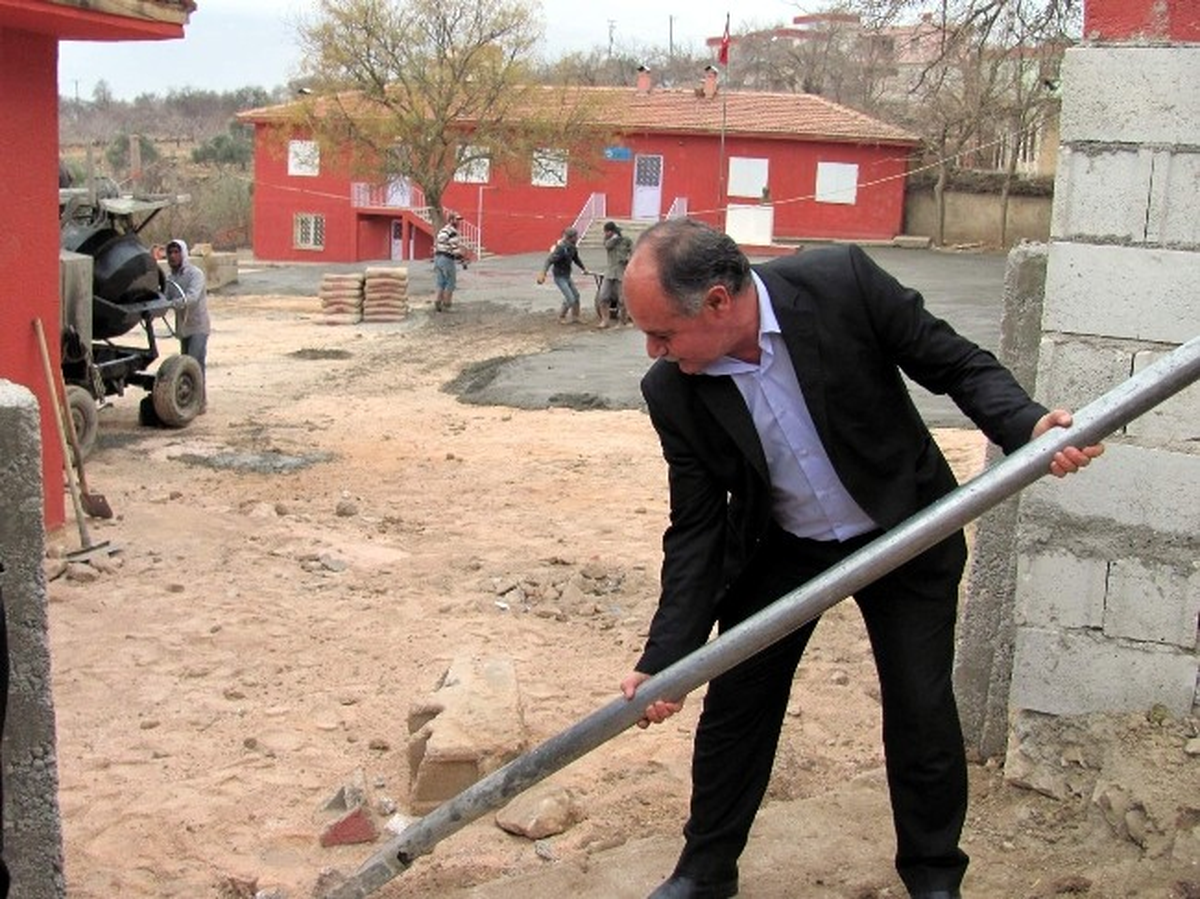 Gökçepayam Köyü İlkokulunda Çevre Düzenlemesi Yapılıyor