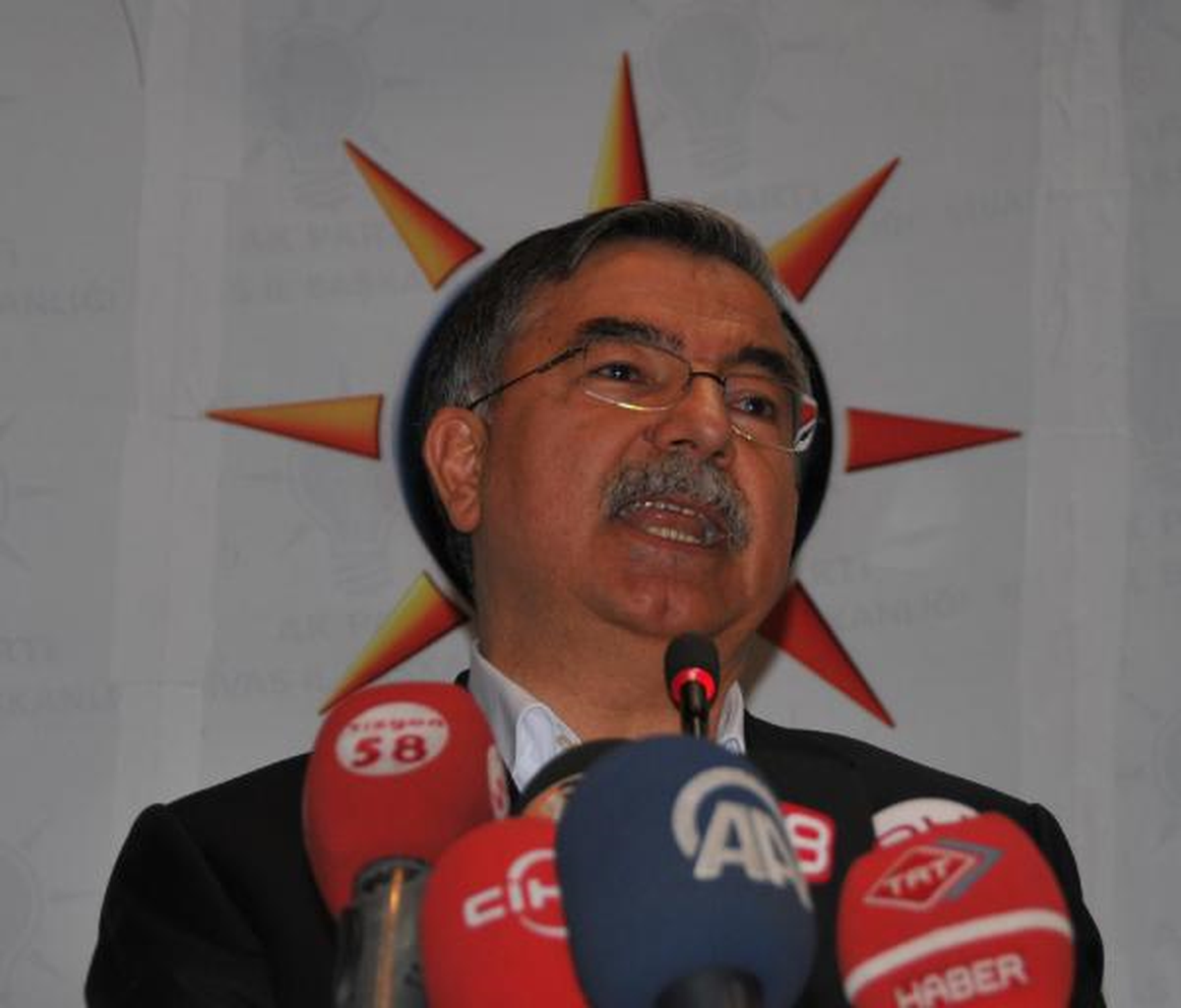 Milli Savunma Bakanı: Türkiye Yeni Bir İstiklal Mücadelesi Veriyor