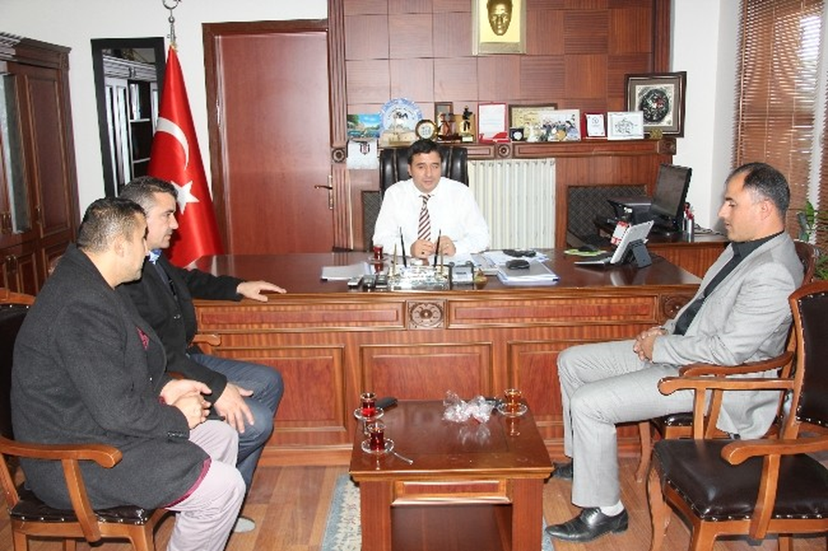 Mutlu\'dan Kaymakam Malğaç\'a Madenci Heykeli Hediyesi