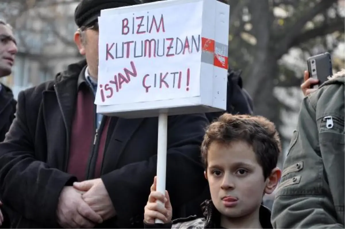 Trabzon\'da Hükümeti Protesto Yürüyüşü