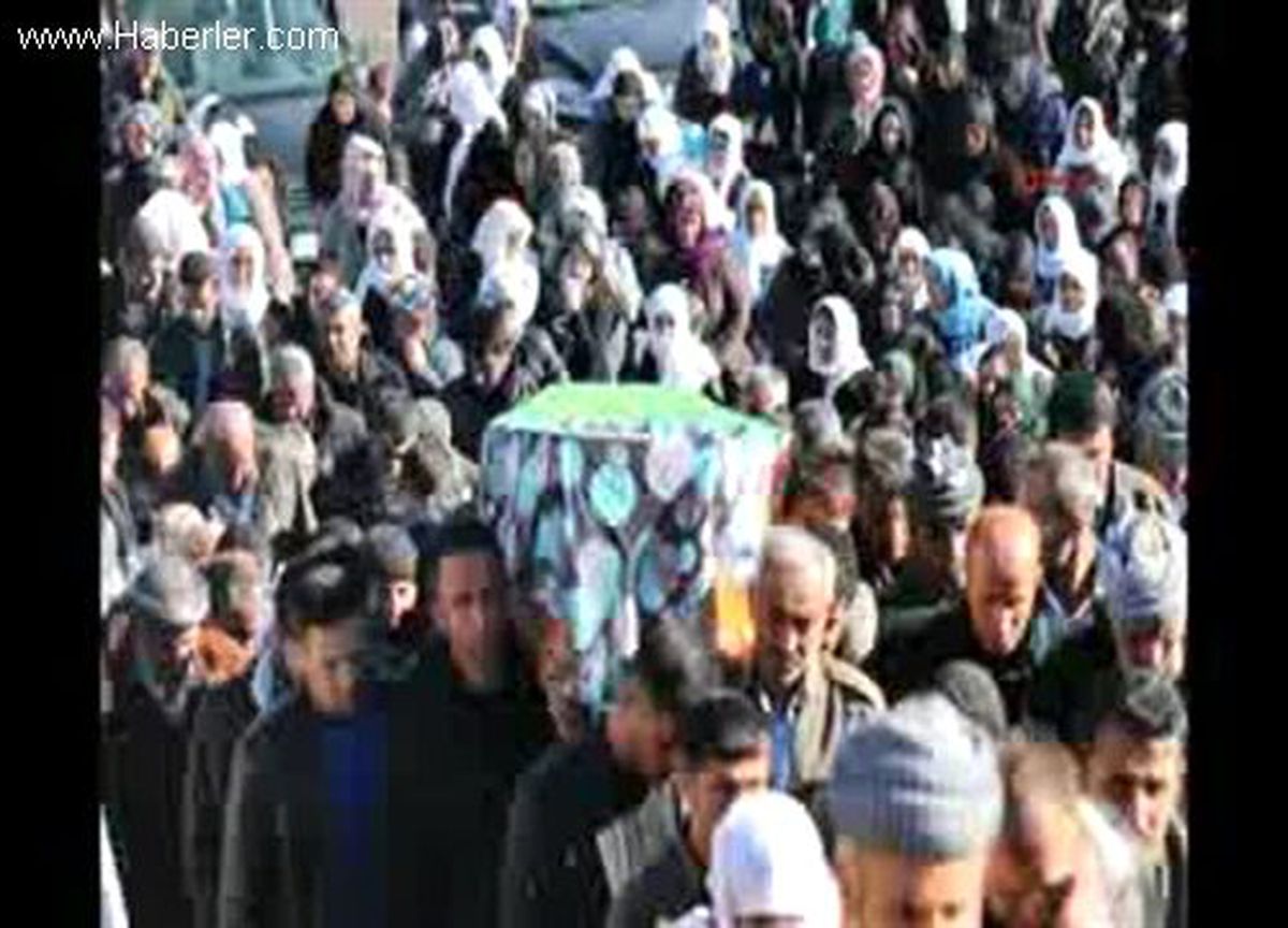 Uludere\' Deki Anmada Kalp Krizi Geçirip Ölen Kadın Toprağa Verildi