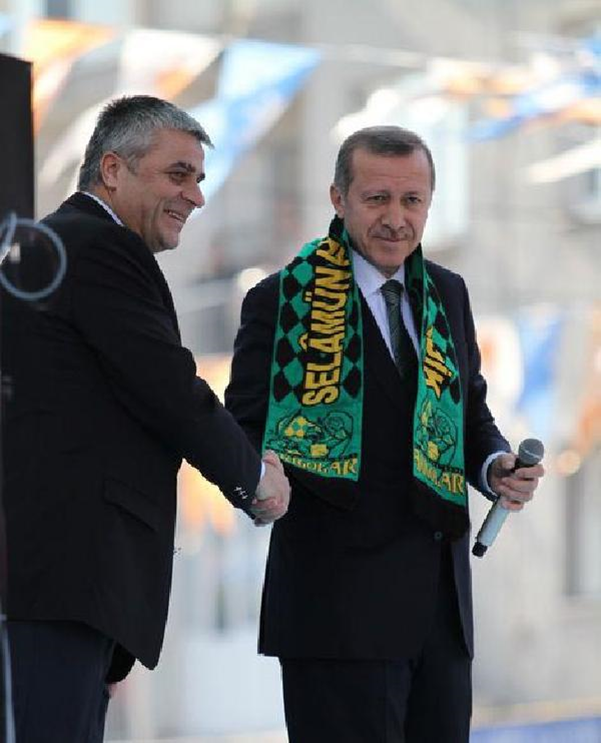 Akhisar Belediyespor\'dan Başbakan Erdoğan\'a Atkı