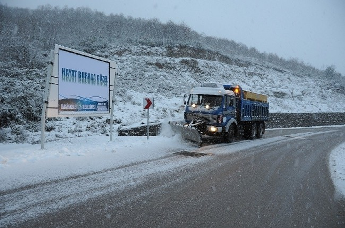 Başiskele\'de Üst Yapı ve Yol Hizmetleri