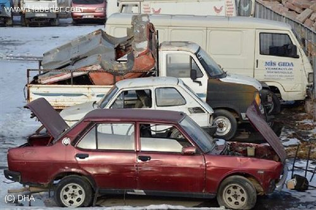 Belediye, Sokağa Terkedilen 65 Aracın Sahibini Arıyor