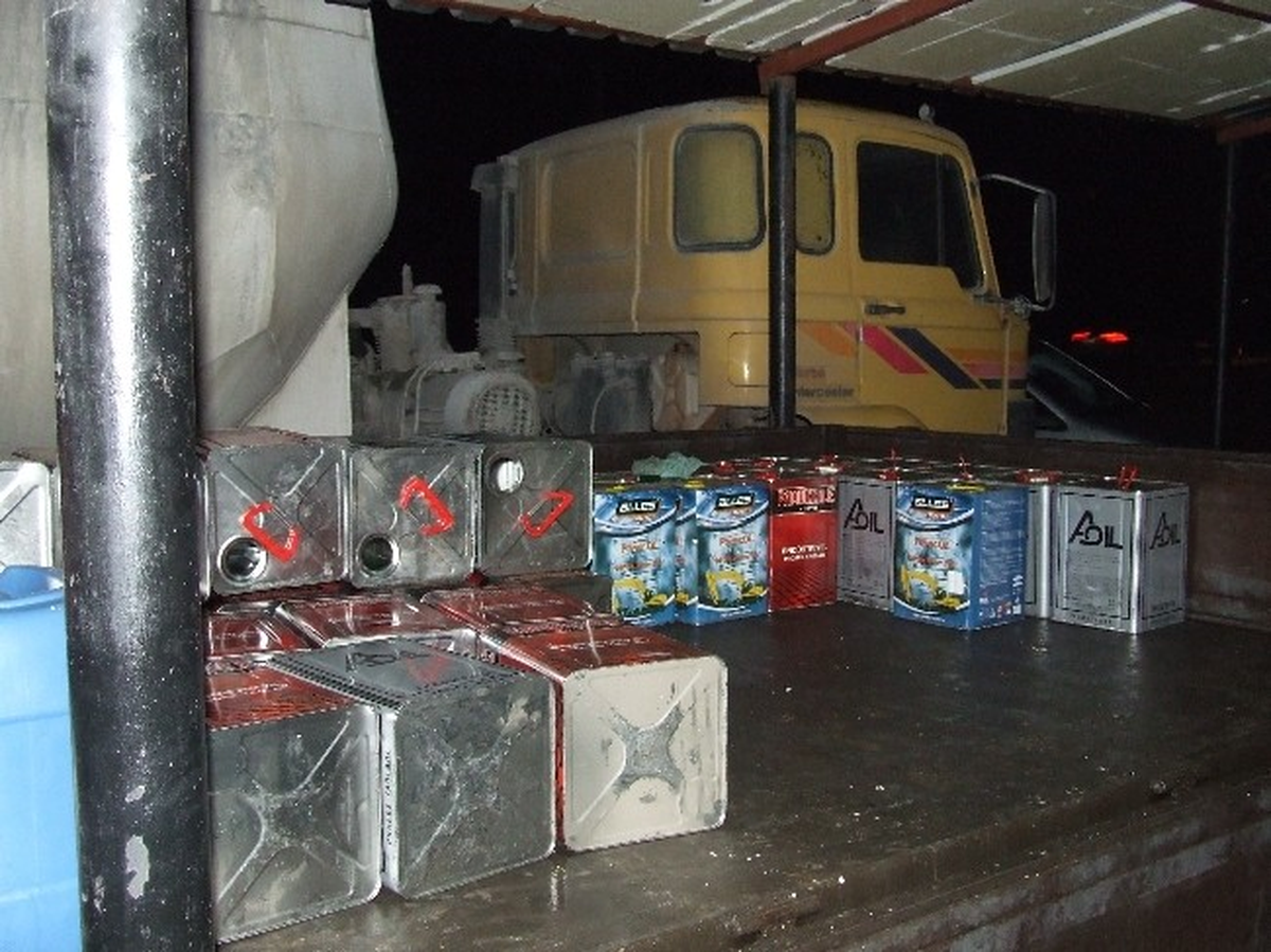 Bucak\'ta 221 Litre Kaçak Madeni Yağ Ele Geçirildi