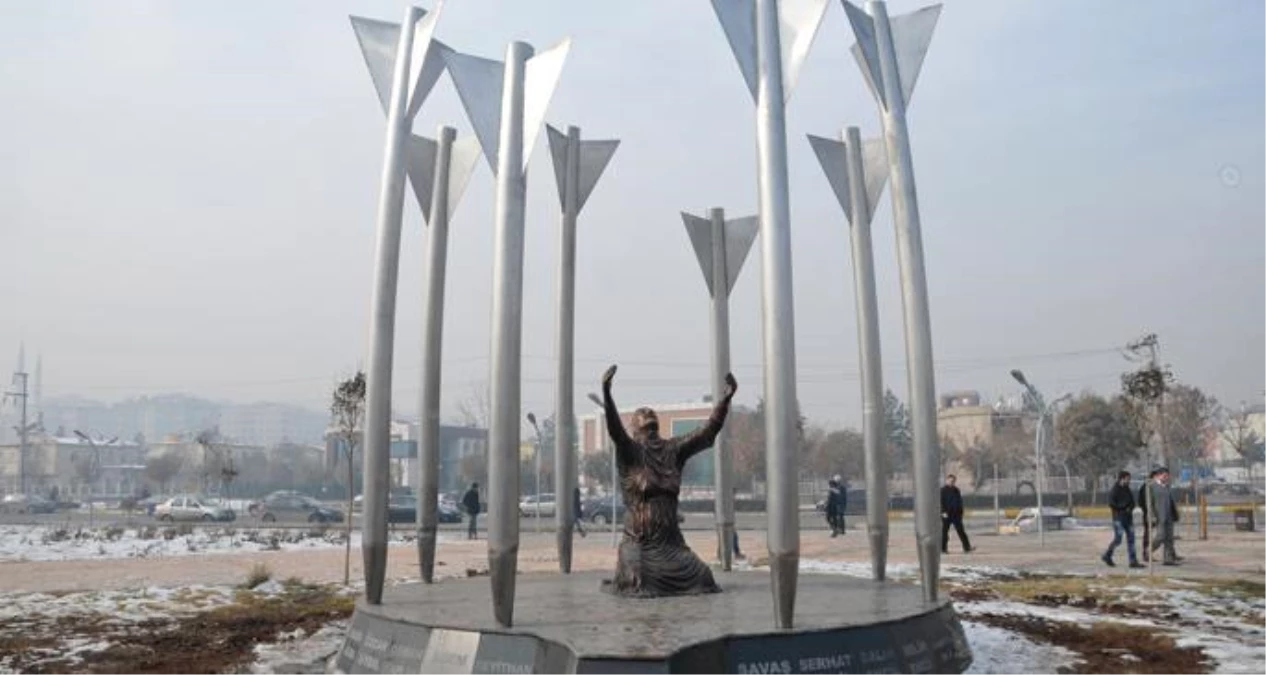 Diyarbakır\'da \'Roboski Anıtı\' Açıldı