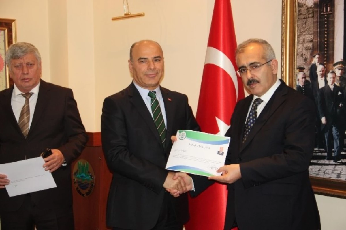 Edirne Valisi Duruer\'den Kamu Kurum Müdürlerine Başarı Belgesi