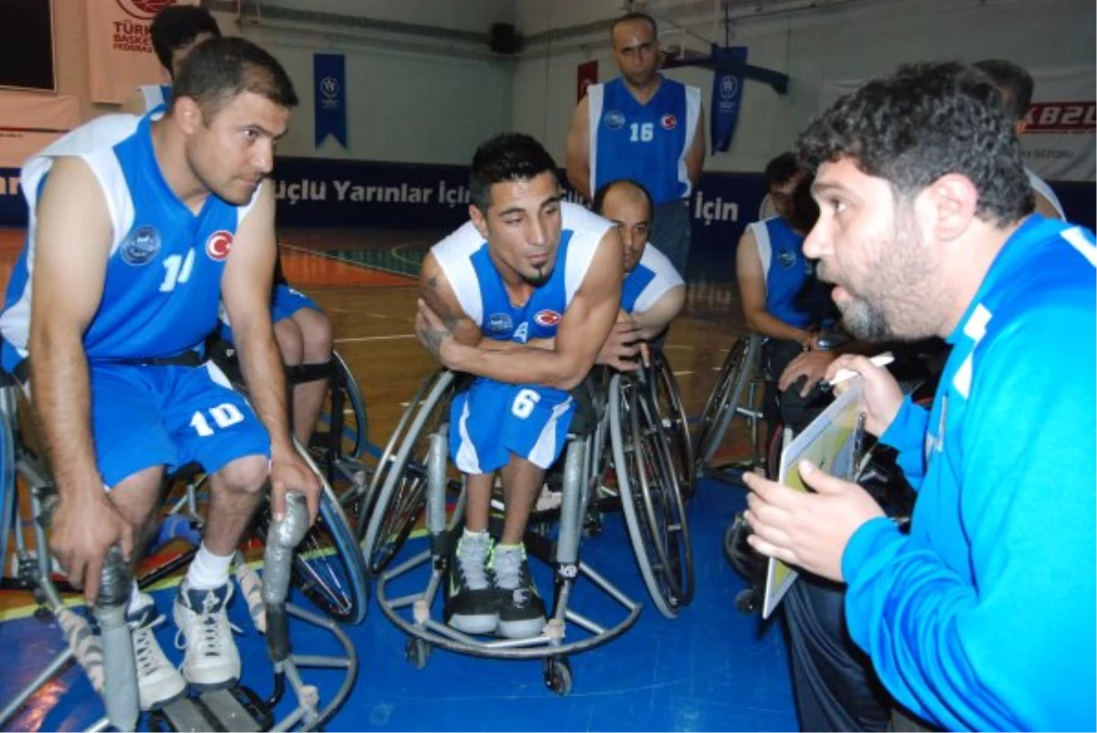 Engelli Basketbolcular Lideri Ağırlıyor