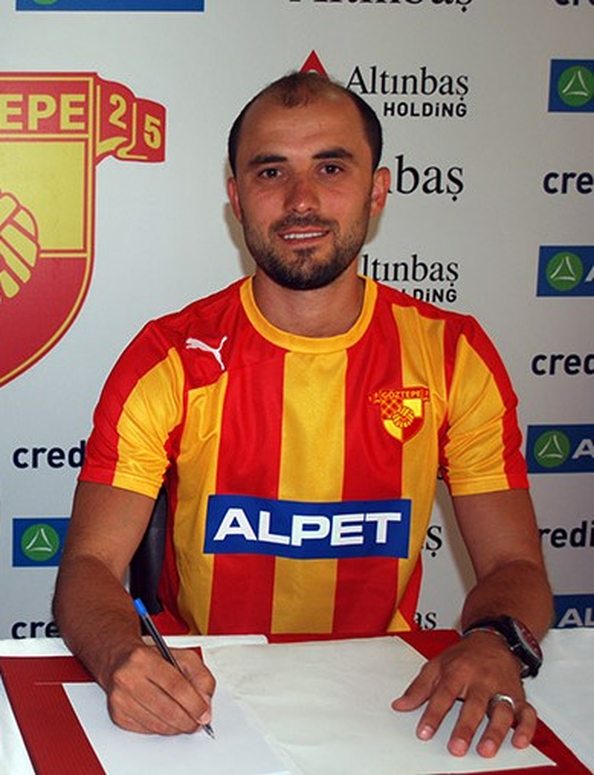 Göztepe, Volkan Özcan\'la Yollarını Ayırdı