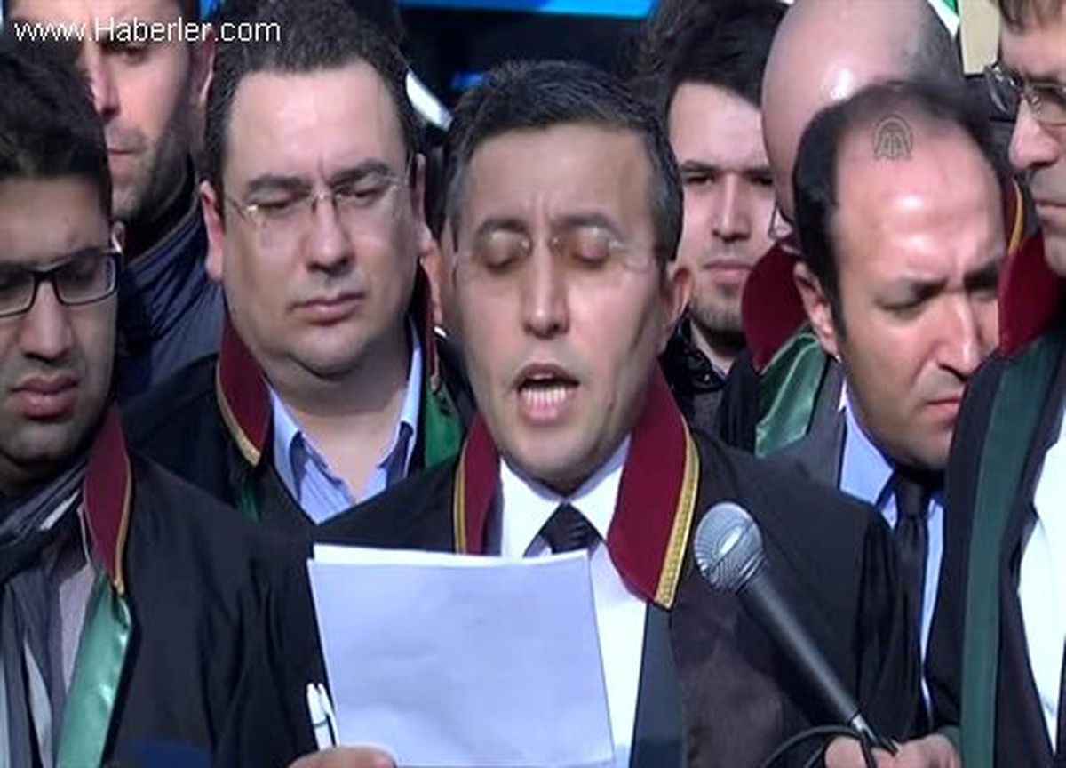 Hukukçular, HSYK bildirisini protesto etti (2) -