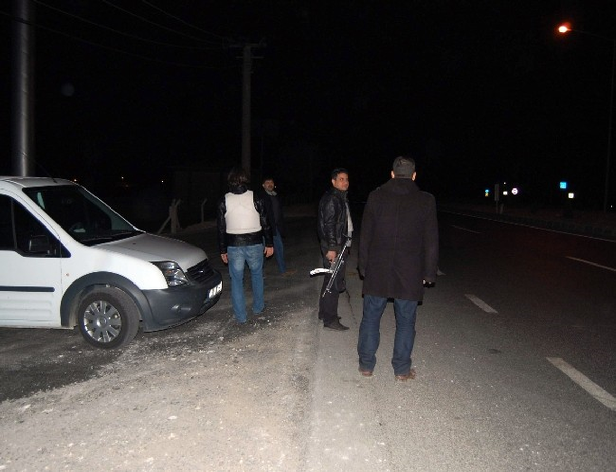 Kamyonette Silahlı Adamlar Var\' İhbarı Polisi Harekete Geçirdi