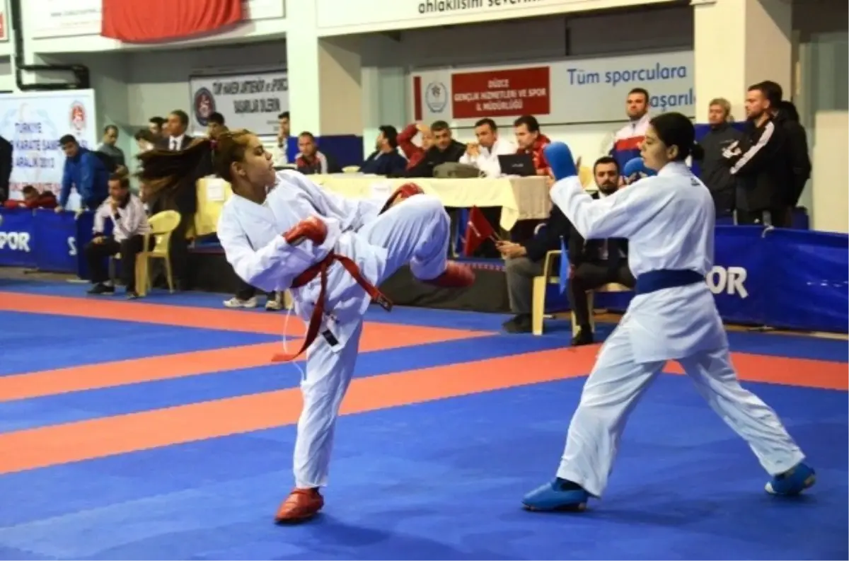 Karate Şampiyonları Düzce\'de Belli Oldu