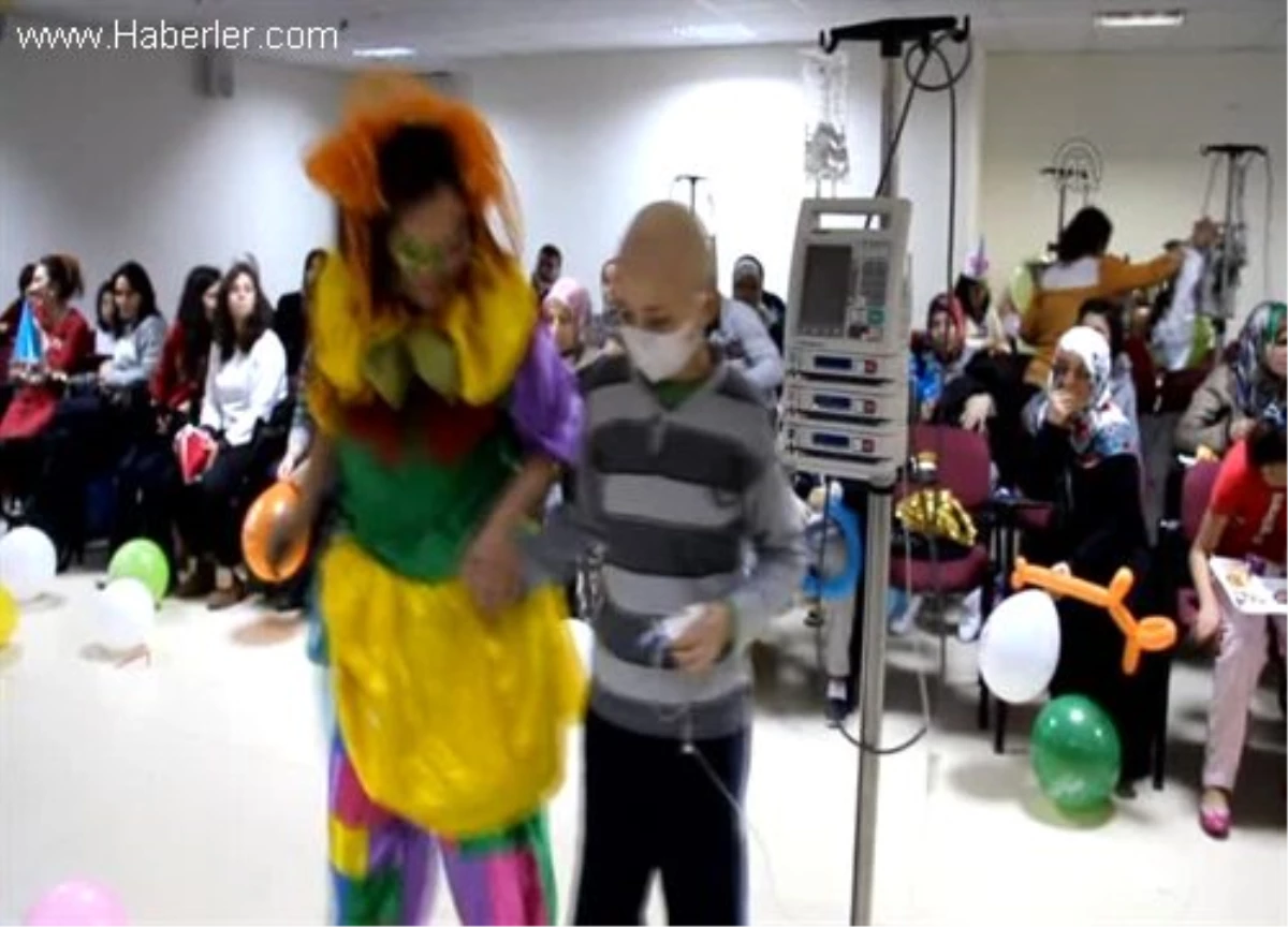 OMÜ Çocuk Hastanesinden Lösemili Çocuklara Yılbaşı Partisi